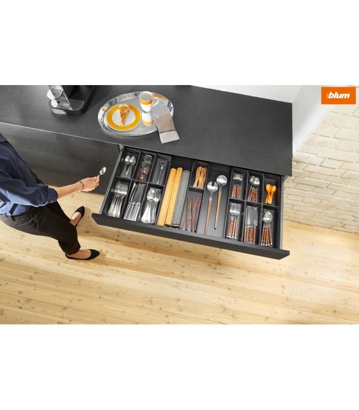 Ambia Line Blum